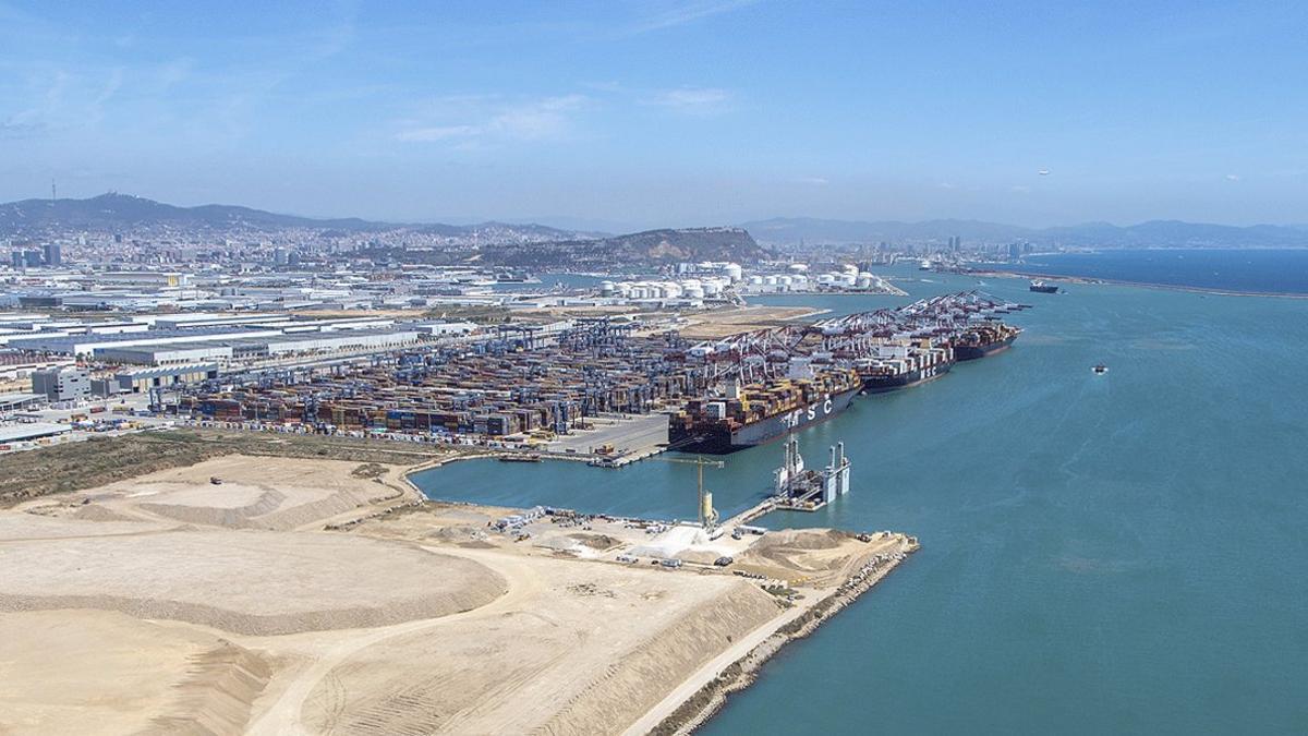 Vista aérea del puerto de Barcelona, el 12 de mayo