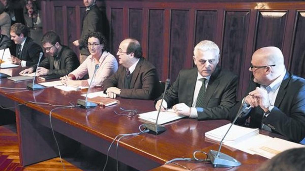 Los miembros de la ponencia de la ley electoral, el 14 de febrero del 2013.