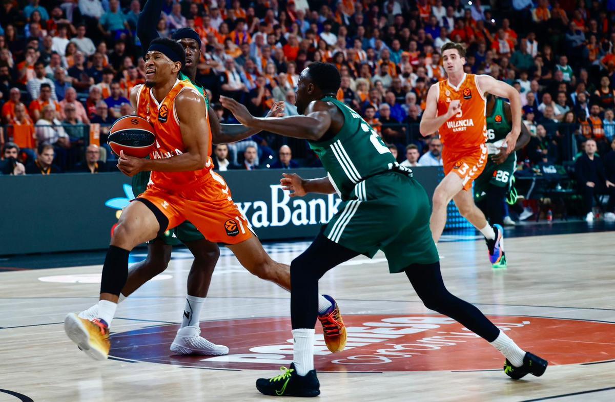 Panathinaikos sobrevive a la última posesión del Valencia Basket en el Roig Arena