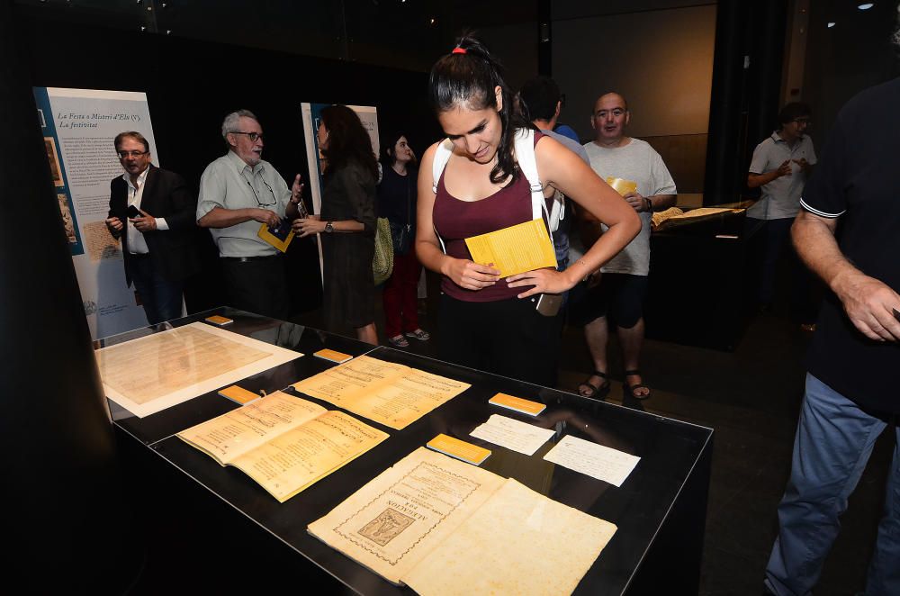 Exposición sobre los misterios de Elche, València