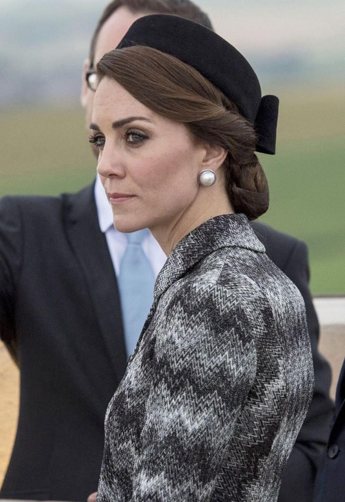 El look de Kate Middleton en la vigilia en el campo de la batalla del Somme