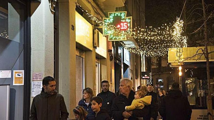 El termòmetre marcava quinze graus dilluns a primera hora del vespre en un carrer de Manresa