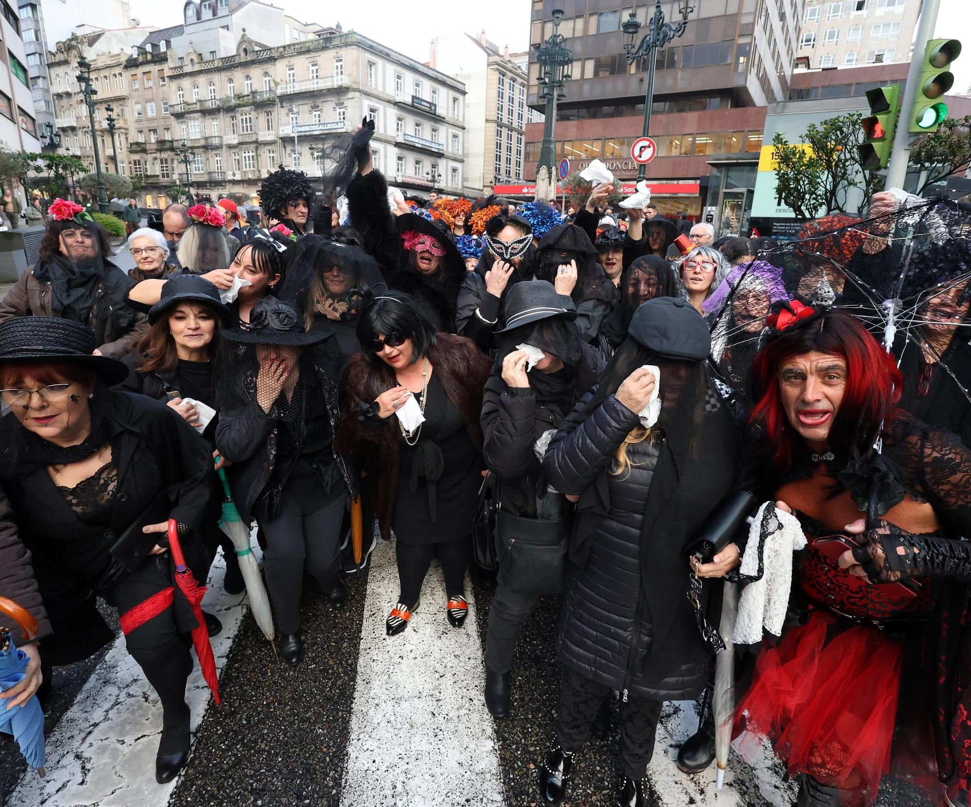 Comitiva fúnebre y premios del desfile finalizan el Carnaval en Vigo