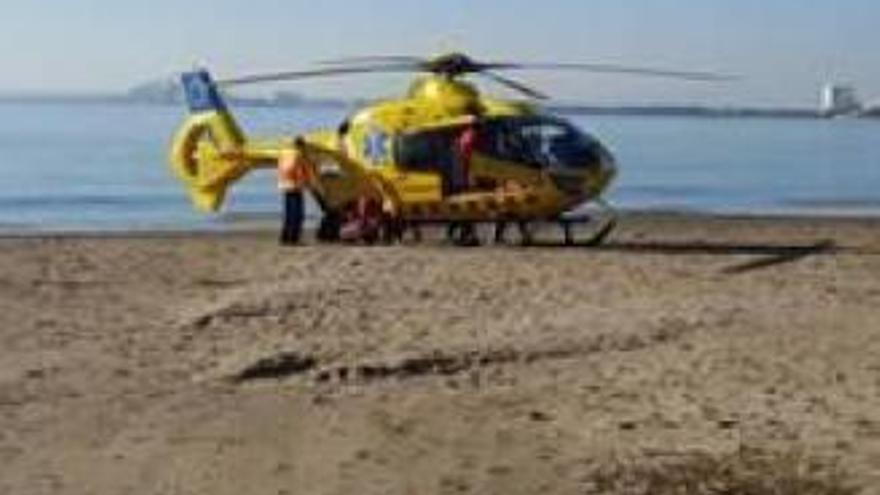 L&#039;helicòpter del SEM aquest dimarts a la platja de Roses.