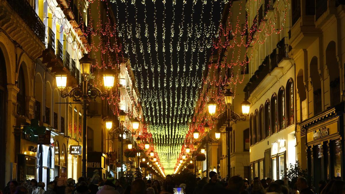 La calle Alfonso iluminada, en una imagen de la Navidad de 2021.
