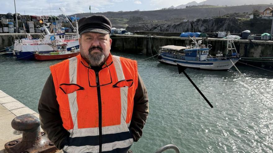 Así fue el rescate de un velero varado en la playa de Ribadesella