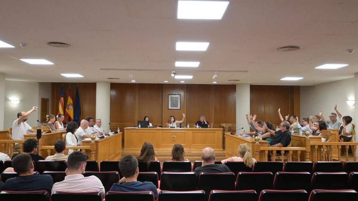 Votación de la moción con el apoyo del gobierno PSPV-Compromís y Quart entre Totes.