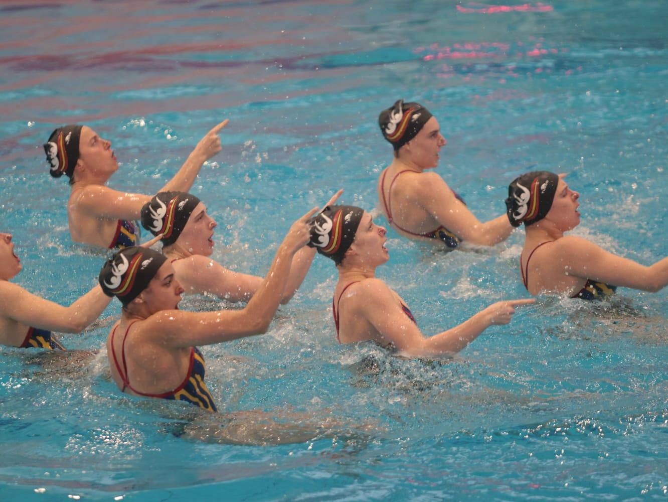 Exhibición solidaria por la dana del equipo español de natación artística