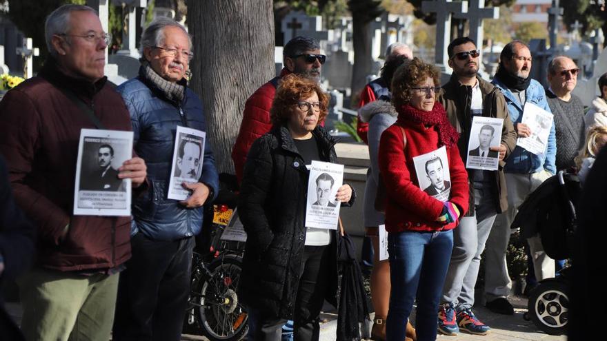Acto en memoria de las víctimas del franquismo en el cementerio de la Salud