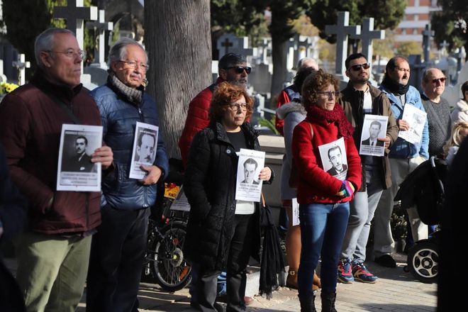 Acto en memoria de las víctimas del franquismo en el cementerio de la Salud