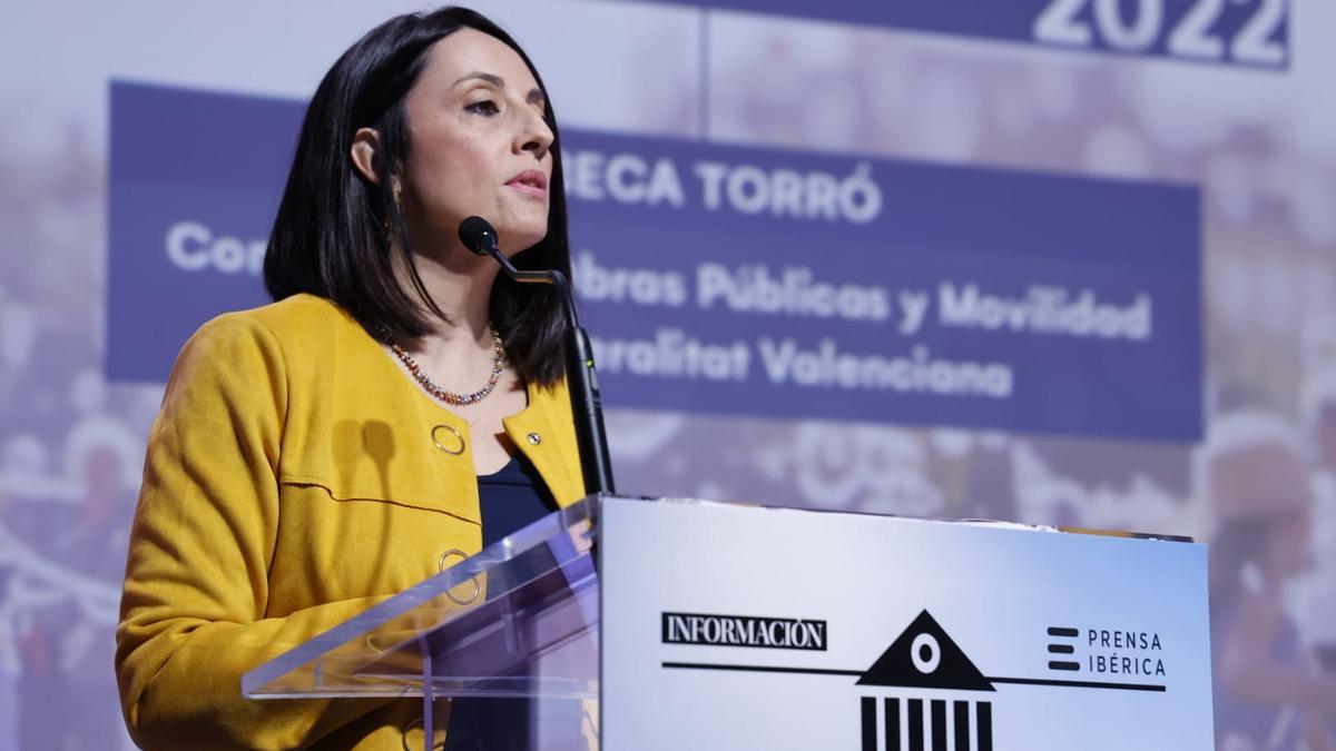 Rebeca Torró, durante la clausura del foro Municipalismo en la tribuna del Club INFORMACIÓN este miércoles