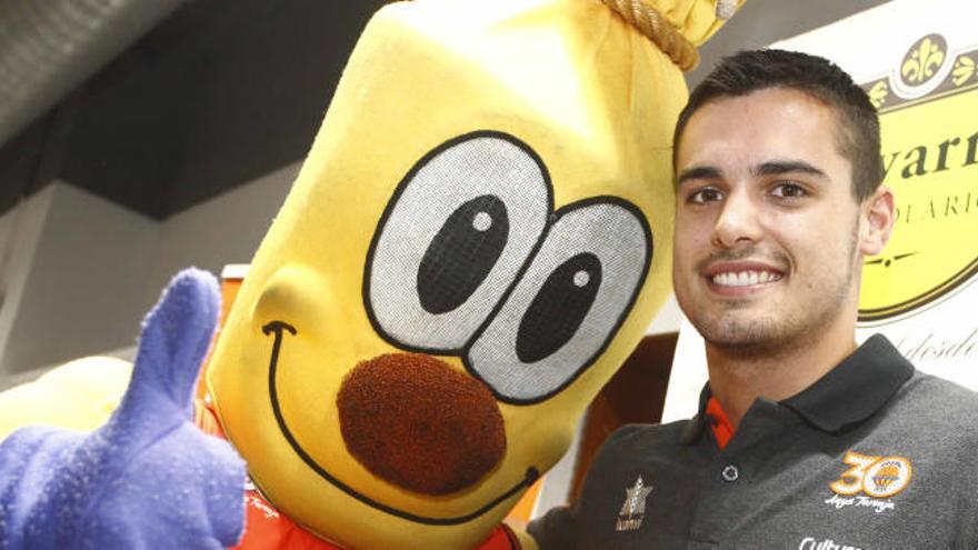 Alberto Abalde, junto a PAM en su presentación.