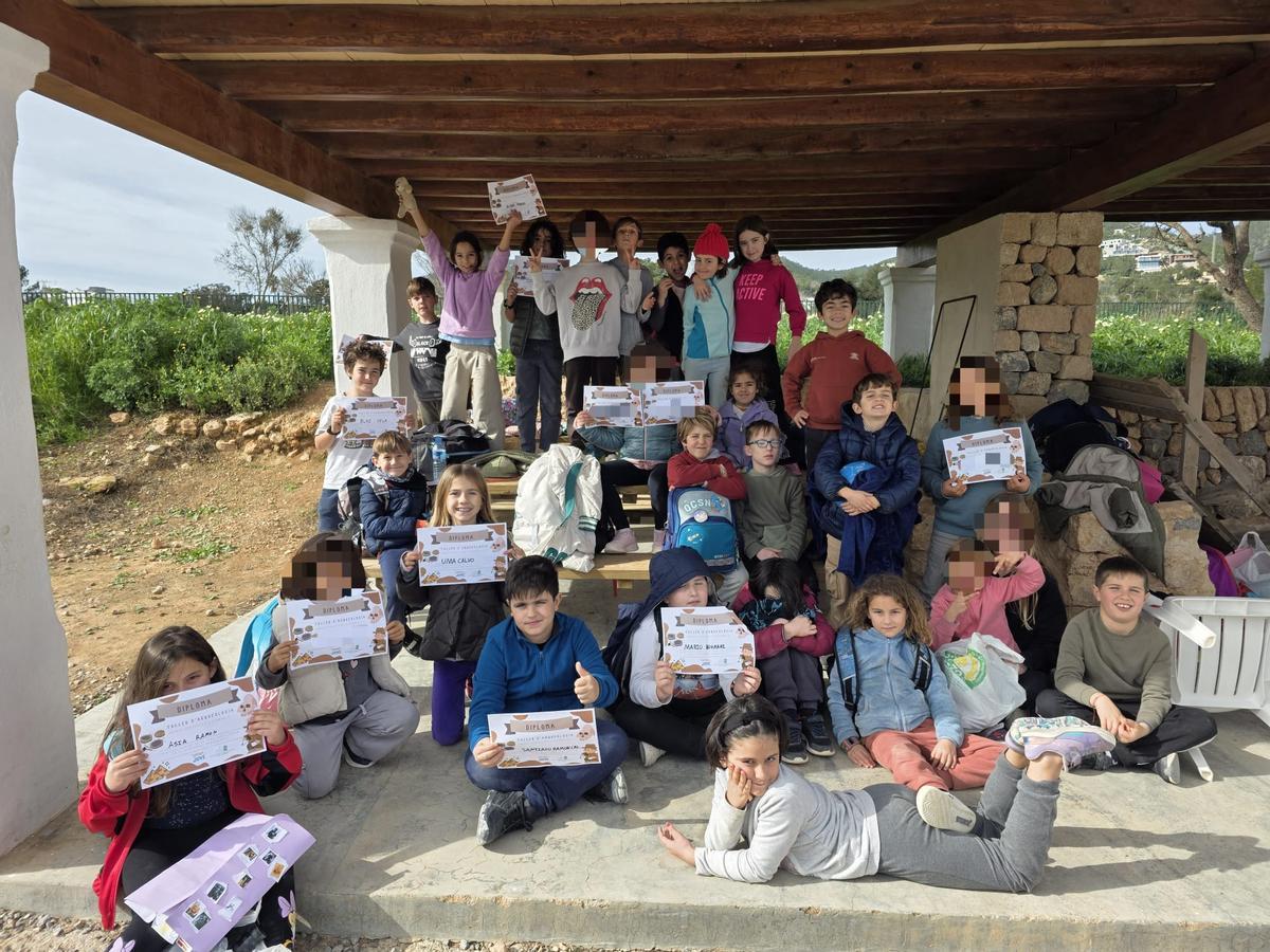 Estas son las imágenes del campamento de arqueología en Can Tomeu, programación Natura