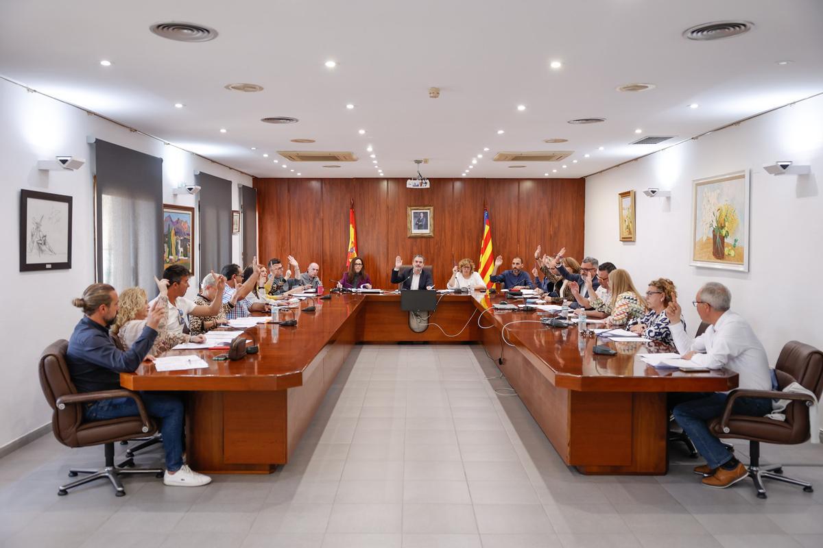 El pleno celebrado en l'Alfàs del Pi.