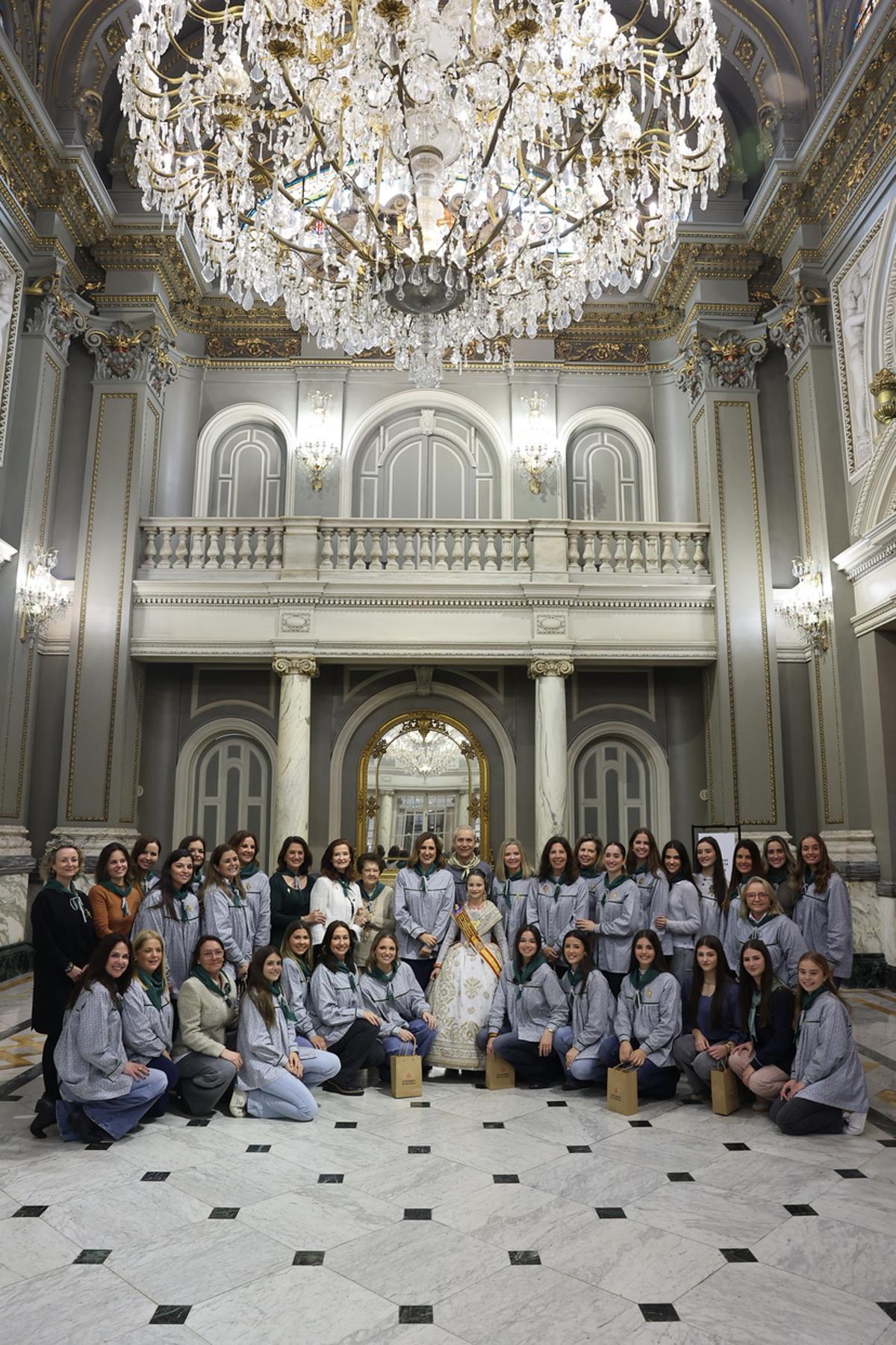 Catalá recibe a las Falleras Mayores Infantiles de Valéncia de la historia