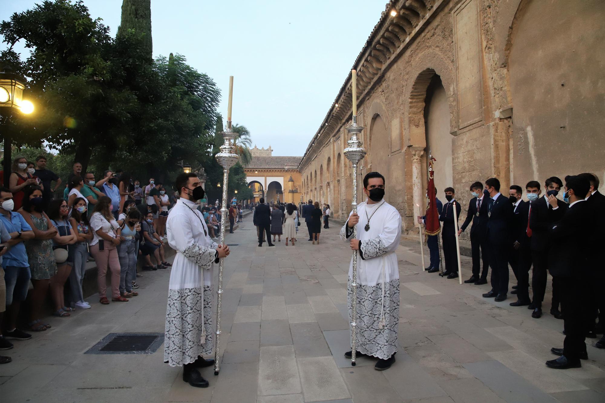 El Vía Lucis de la Virgen de la Fuensanta recoore el Patio de los Naranjos