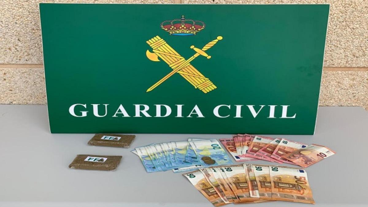 Detenido en Costa Teguise un pasajero de un taxi con 196 gramos de hachís