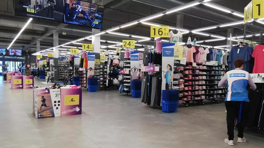 Las zapatillas impermeables de Decathlon que necesitas los días de lluvia y que están arrasando en ventas