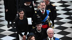 Los reyes Felipe VI y Letizia, en el funeral de Estado de la reina Isabel II.