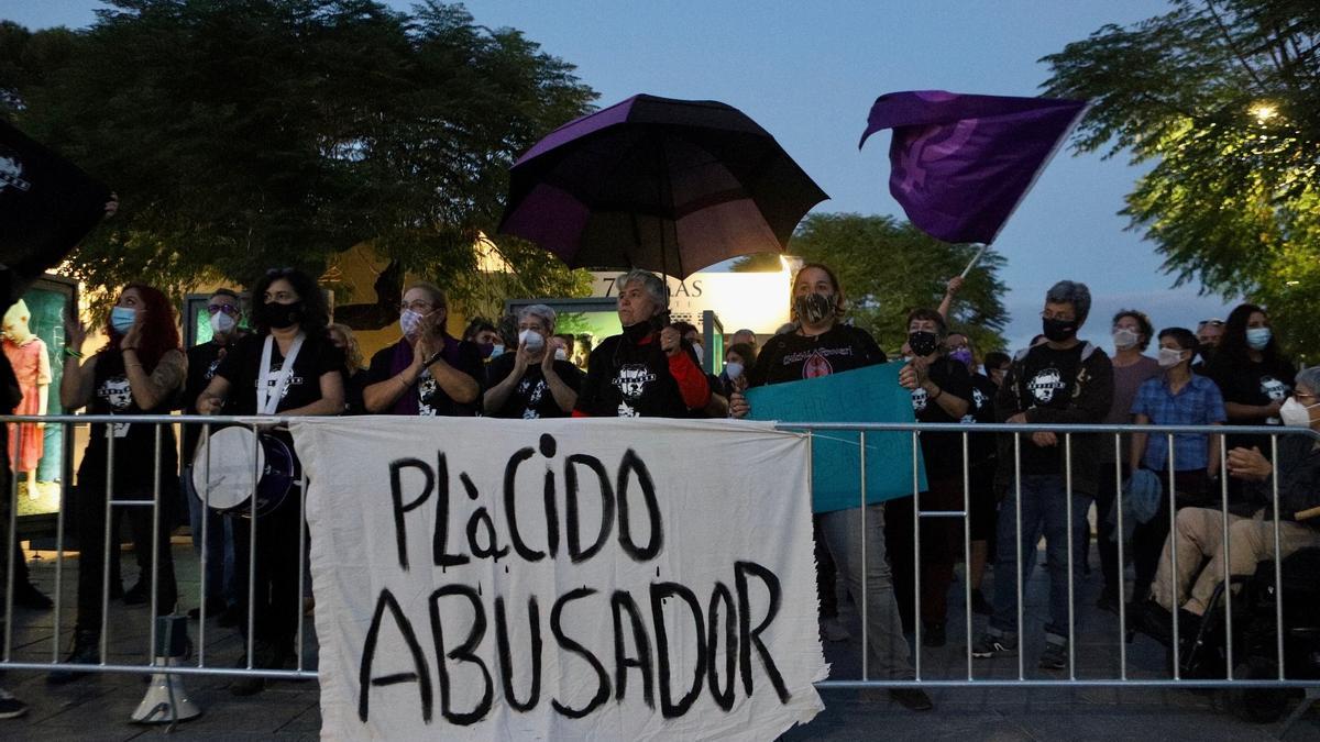 Concentración frente al concierto de Plácido Domingo en Mérida