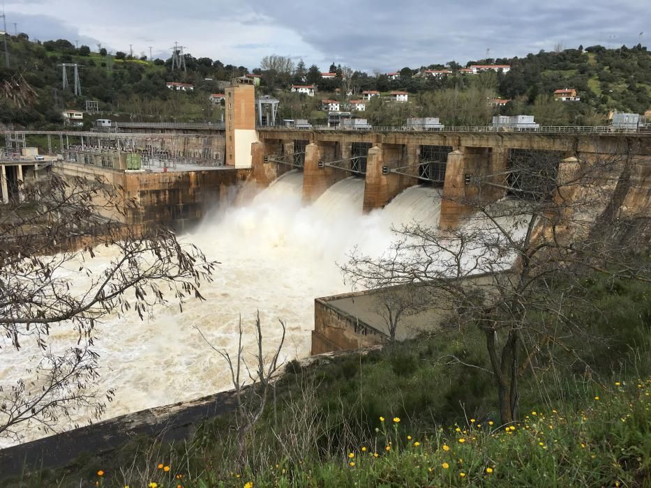 Las presas de Zamora abren los aliviaderos