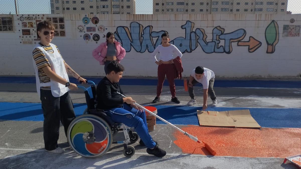 Iniciativa "Pinta tu cole" en el Colegio Nazaret de Alicante