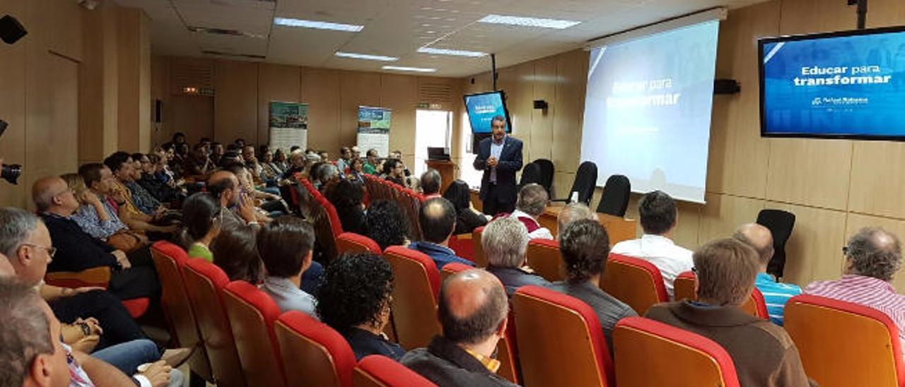 Rafael Robaina, ayer en la presentación de su campaña electoral en el Edificio de Ciencias Básicas de la ULPGC.