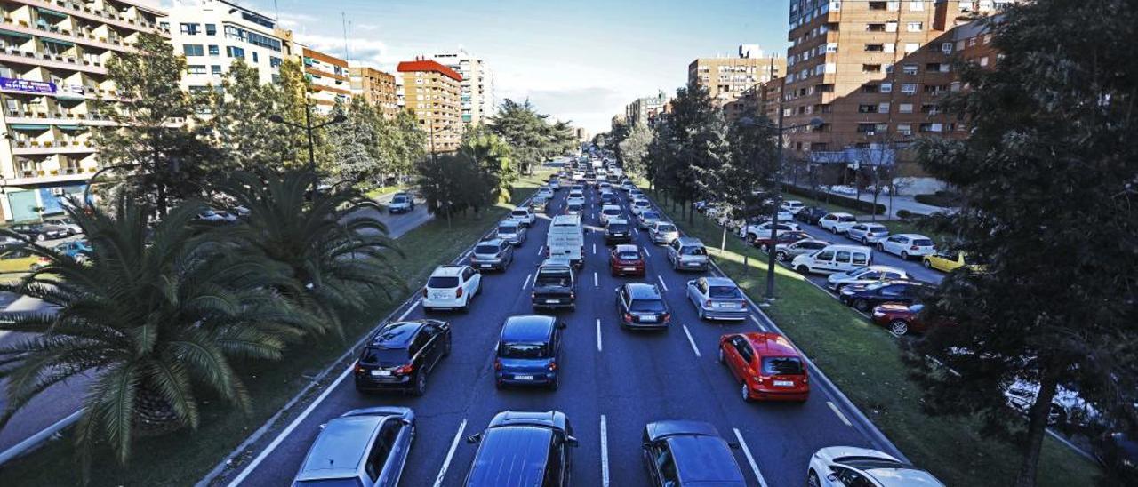 Tráfico en la avenida del Cid.
