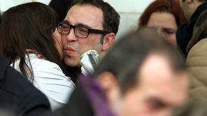 Aplaudiments, anècdotes i llàgrimes en el funeral d’Anna Lizaran.