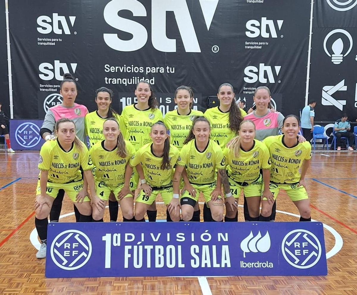 Las jugadoras costasoleñas posaron con motivo de este desplazamiento hasta Torre-Pacheco.
