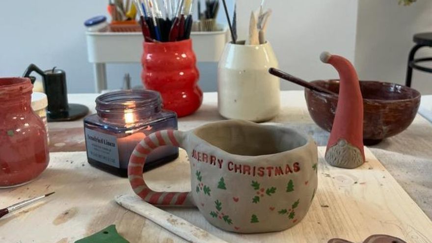 Taller de cerámica y merienda: la artesana de Triana que te ayuda con el regalo perfecto para Navidad