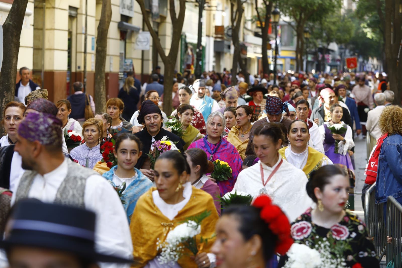 En imágenes | Zaragoza vive su día grande con la Ofrenda de Flores a la Virgen del Pilar