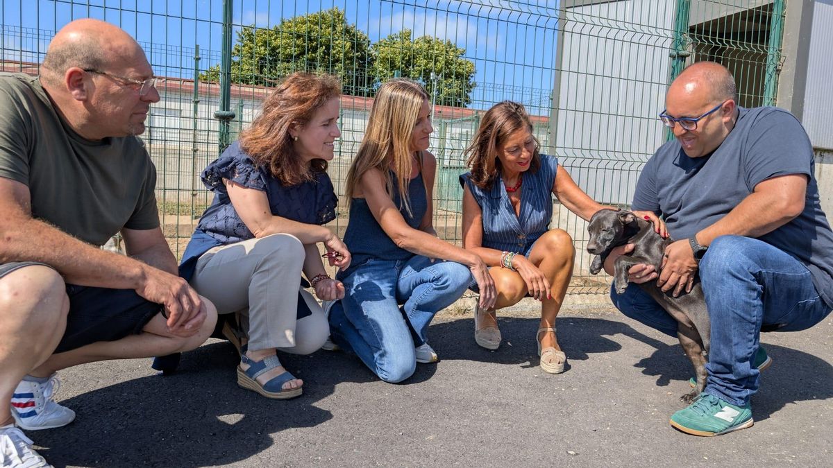 Marisol Díaz, cuarta pola esquerda, no centro Xea de Zas