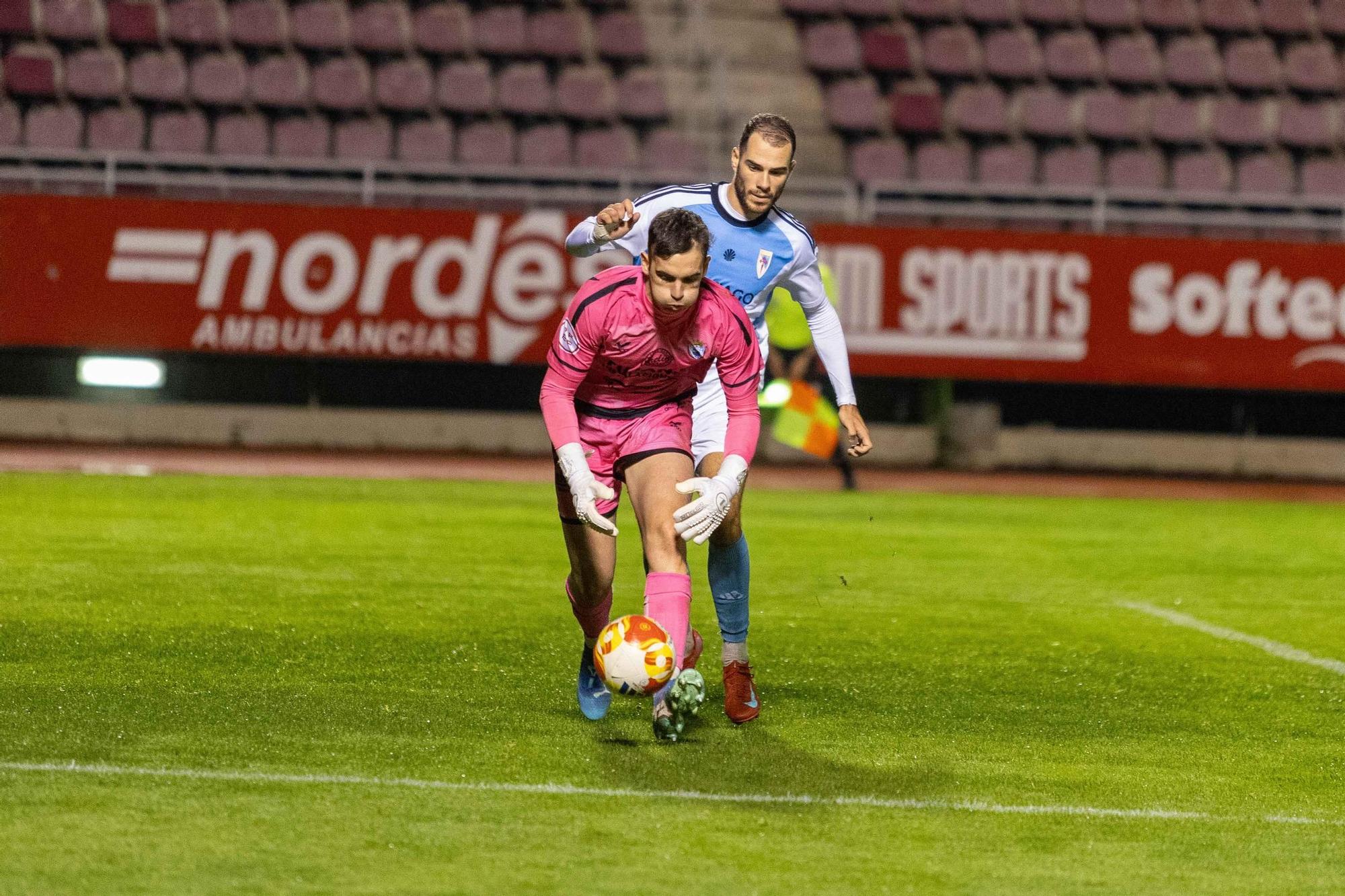 Agónico triunfo del Compostela ante el Noya