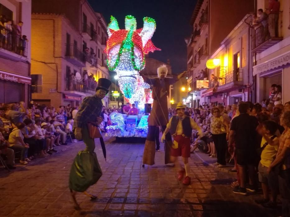 Desfile de carrozas en Toro