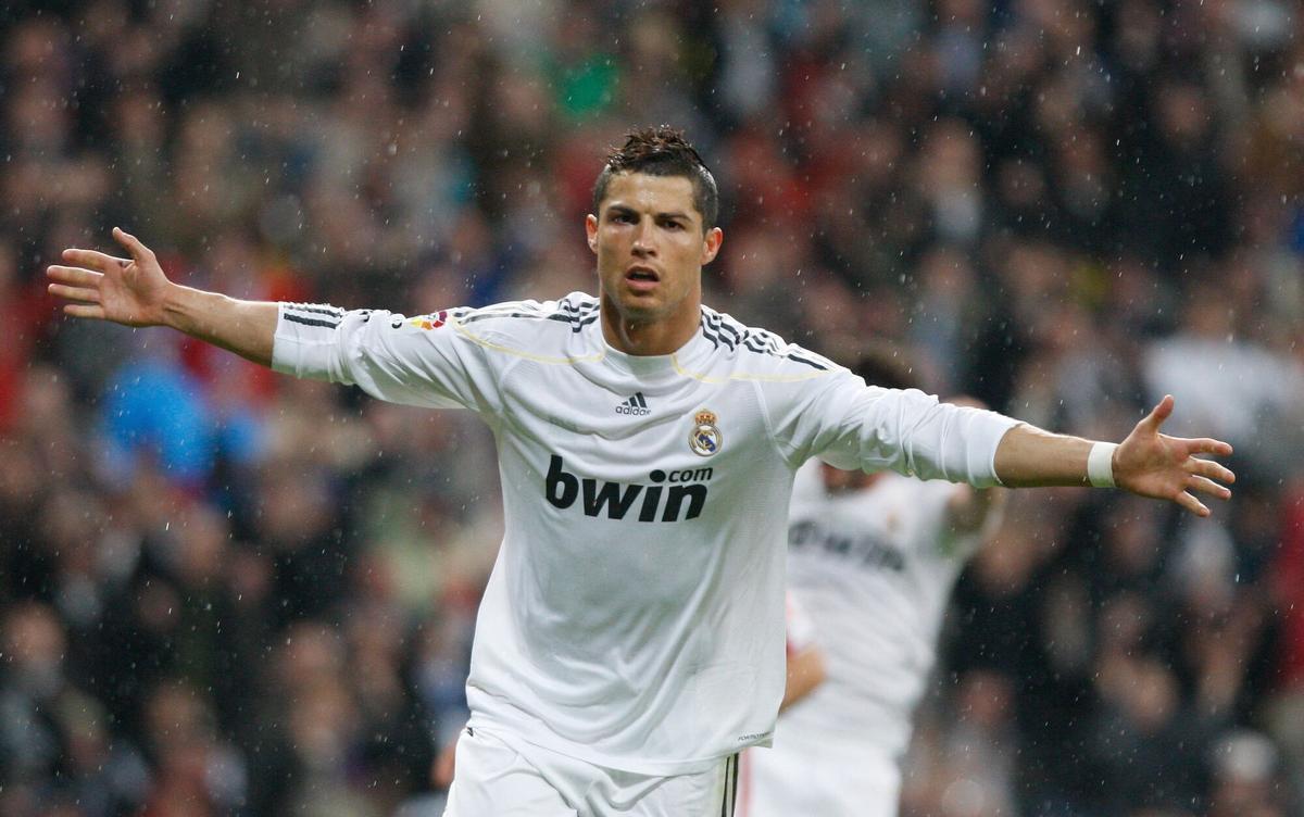 Real Madrid's Cristiano Ronaldo from Portugal celebrates after scoring against Atlhetic Bilbao during a Spanish La Liga soccer match at the Santiago Bernabeu stadium in Madrid, Saturday, May 8, 2010. (AP Photo/Andres Kudacki). COMPETICIONES FUTBOL , LIGA ESPAÑOLA 2009/2010 , LIGA ESPAÑA , JORNADA 37 , PARTIDOS , EQUIPOS , REAL MADRID CONTRA ATHLETIC BILBAO , JUGADORES , CRISTIANO RONALDO , CELEBRACION GOL _ PUBLICADA DEPORTES 10/05/2010 P 12 _ PARTIDO DEPORTE