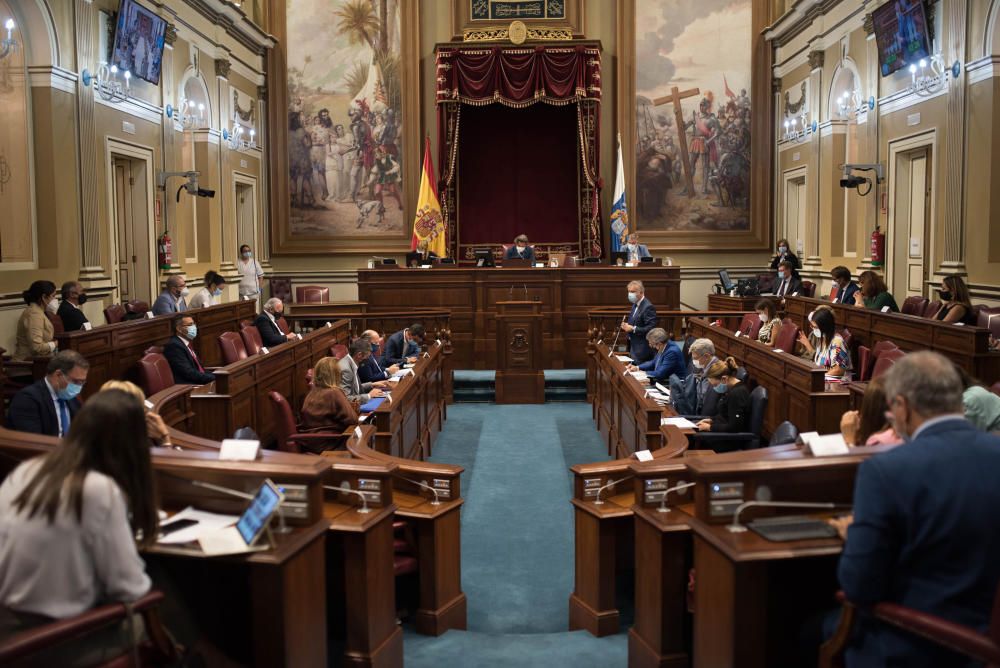 El Parlamento de Canarias acogió la sesión.