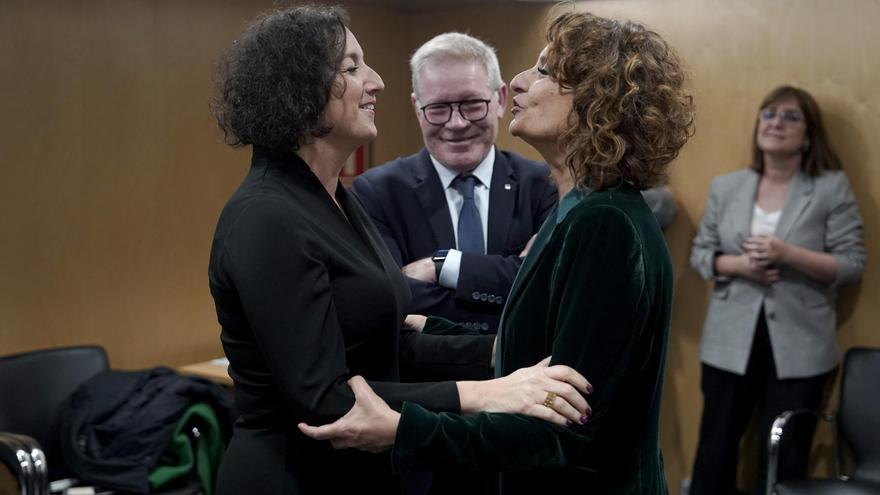 Montero estalla contra los consejeros del PP: &quot;Se han marchado por cobardía, para no tener que votar contra la quita de deuda&quot;