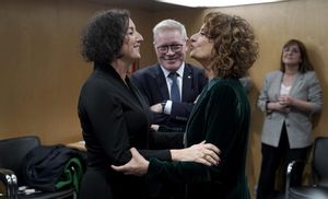 Montero estalla contra los consejeros del PP: Se han marchado por cobardía, para no tener que votar contra la quita de deuda