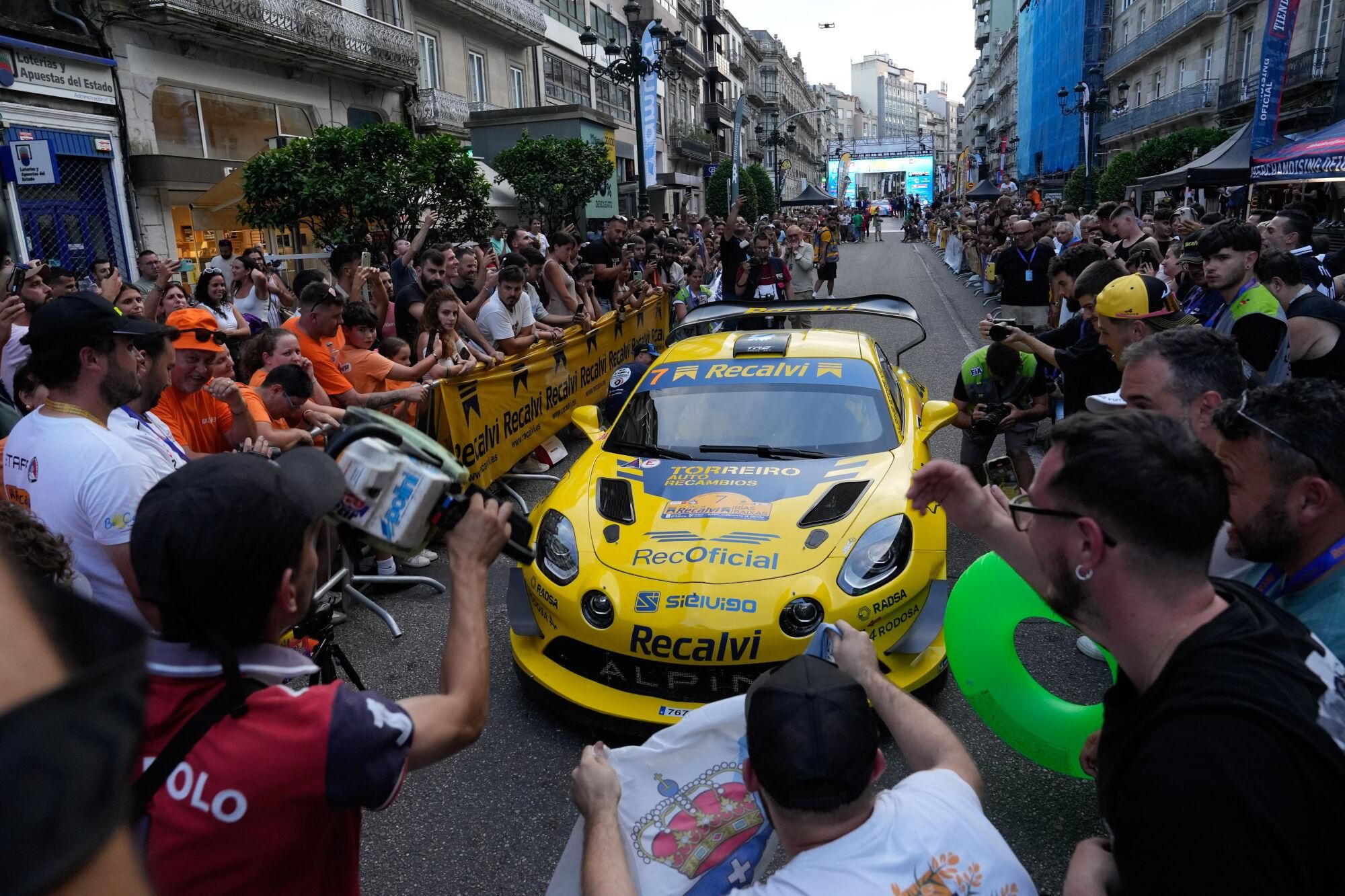 Numeroso público asistió a la ceremonia de salida en la rúa Policarpo Sanz