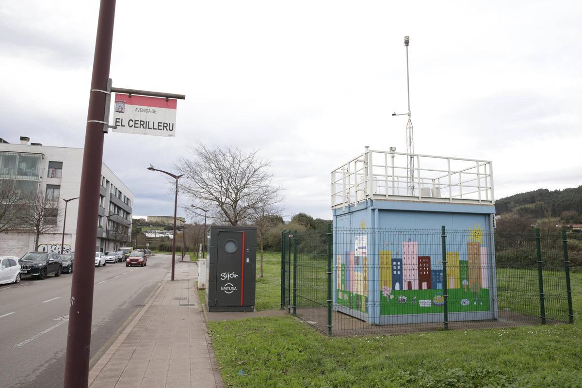 Estación de control de la calidad del aire en el Lauredal.