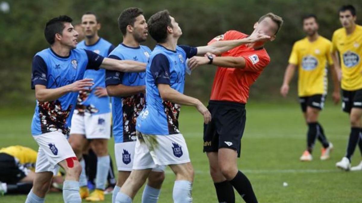 Este es el momento en el que se produce la agresión al árbitro del Lugo B-Ribadeo