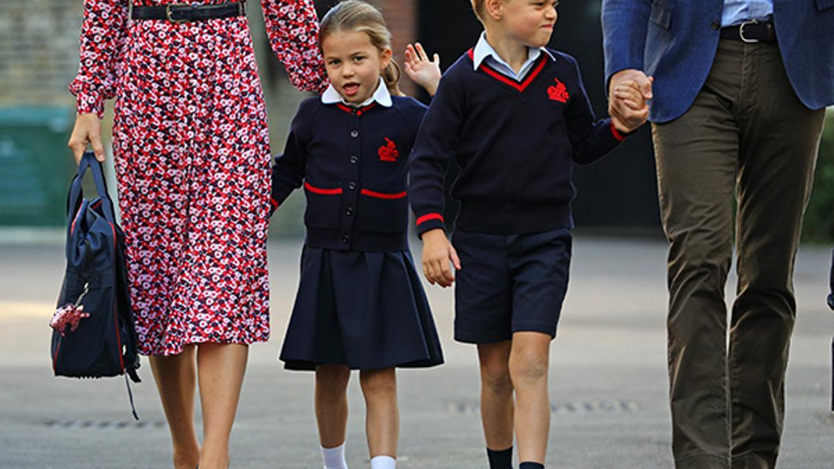 El primer día de colegio de la princesa Charlotte ha sido FANTASÍA