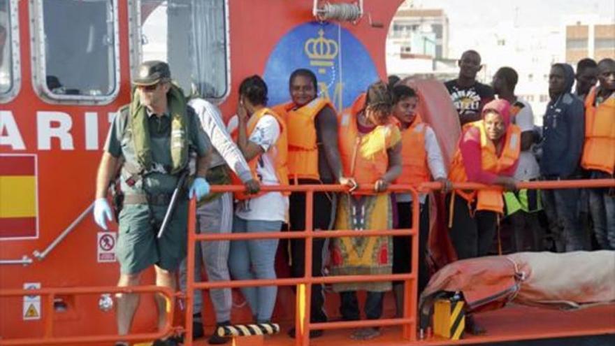Salvan junto a Melilla a 31 subsaharianos a los que pincharon la patera