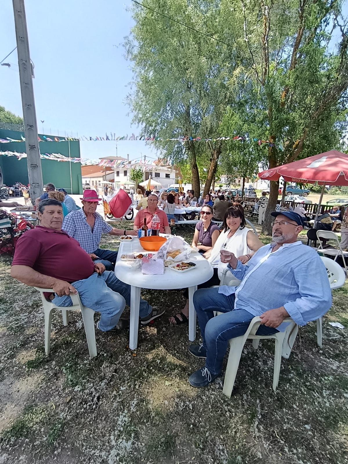 GALERÍA | El compás flamenco marca el ritmo de la romería en Cañizal GALERÍA | El compás flamenco marca el ritmo de la romería en Cañizal