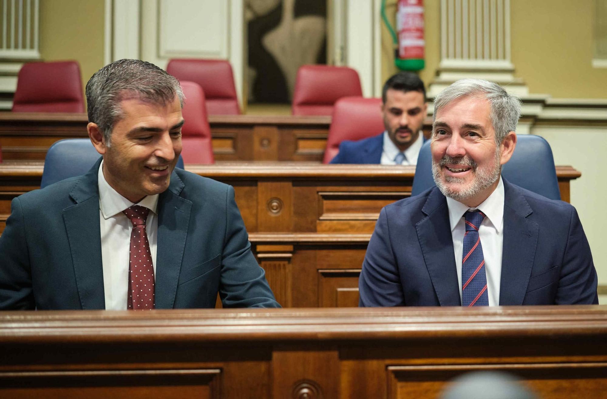 Primera sesión plenaria del Parlamento de Canarias