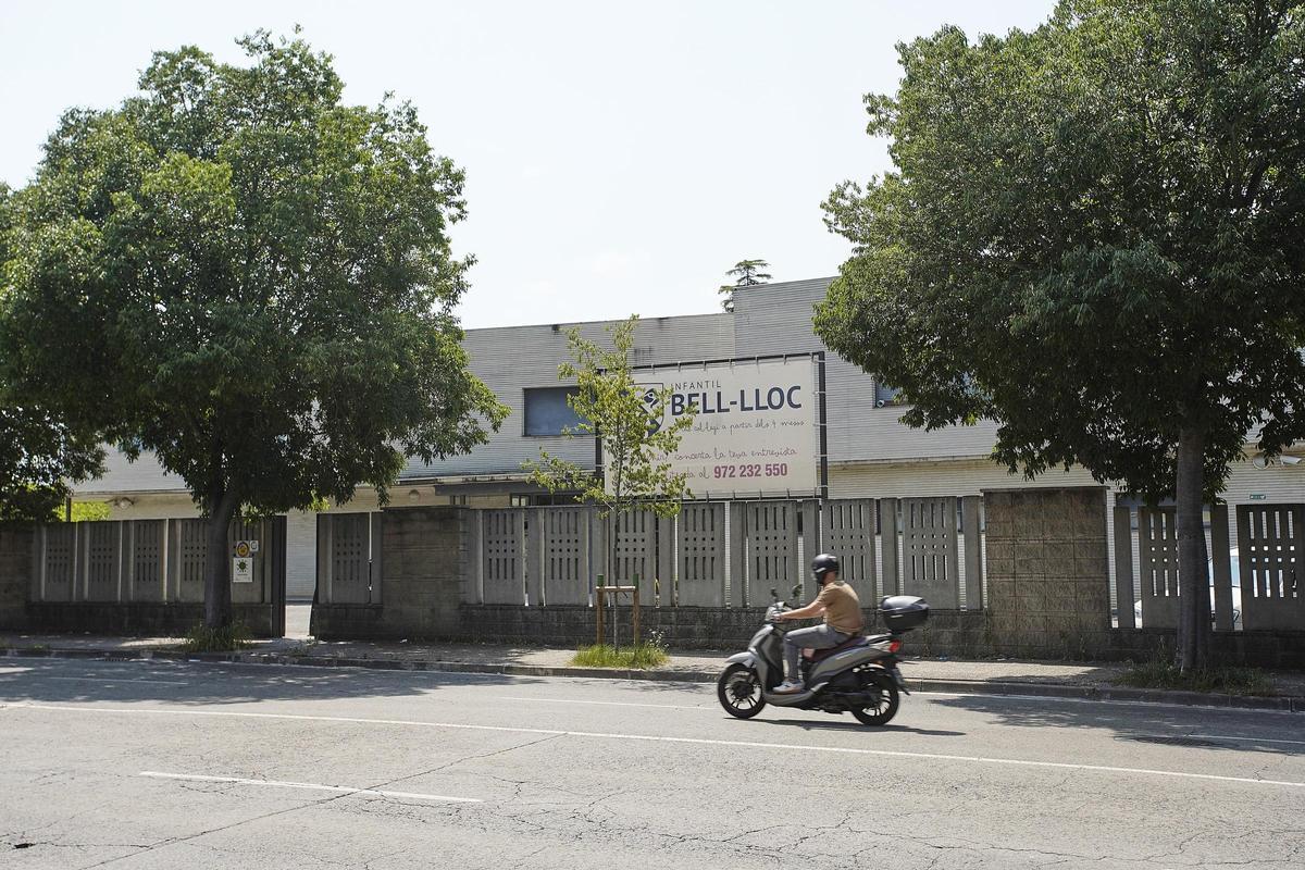 L'exterior del col·legi Bell-lloc.