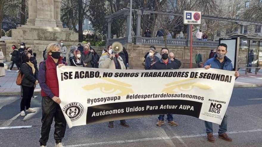 Varios autónomos durante una protesta en Ourense