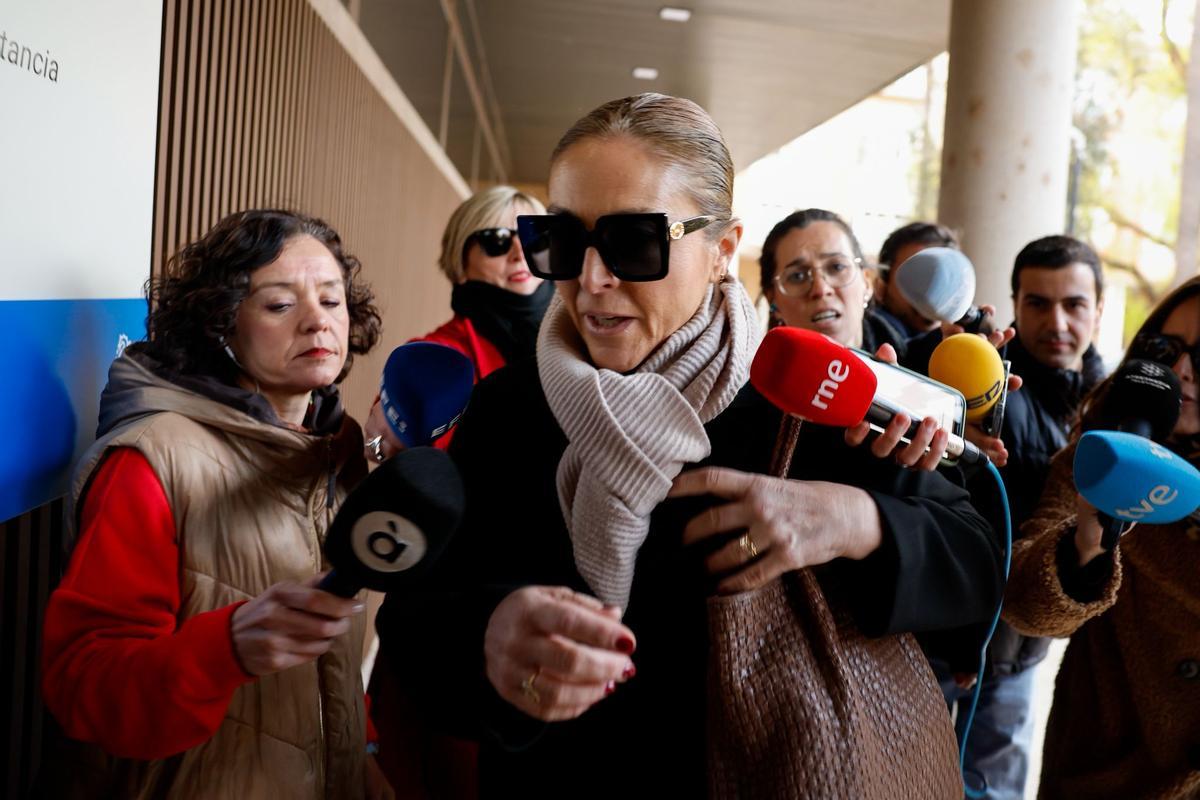 Maite Gómez accede a los juzgados, esta mañana.