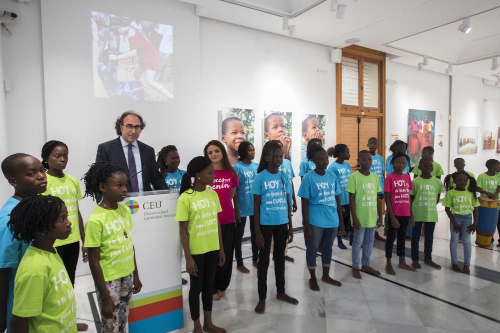 Presentacion de la gira del coro infantil Voces por Benin